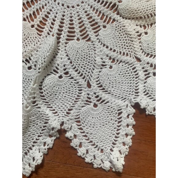 Vintage Crochet Doily Table Centerpiece Handmade 25 Inches - Picture 5 of 11